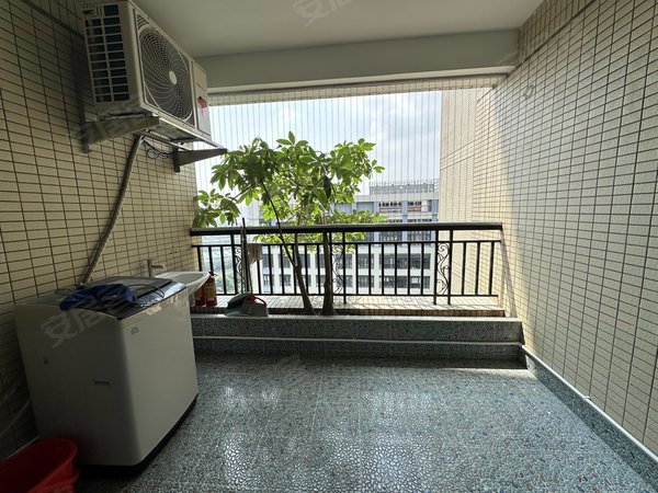 珠江新城东租房,南国花园高层五房望江全屋木地板保养好,天河租房