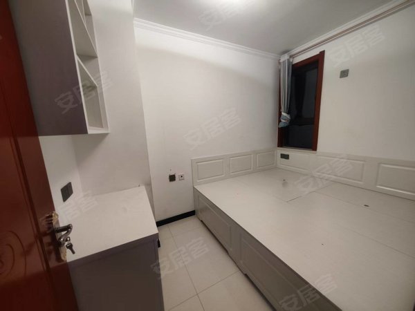 大同平城万达星港城星港城复式  两室两厅两卫  精装修领包入住 看房方便出租房源真实图片