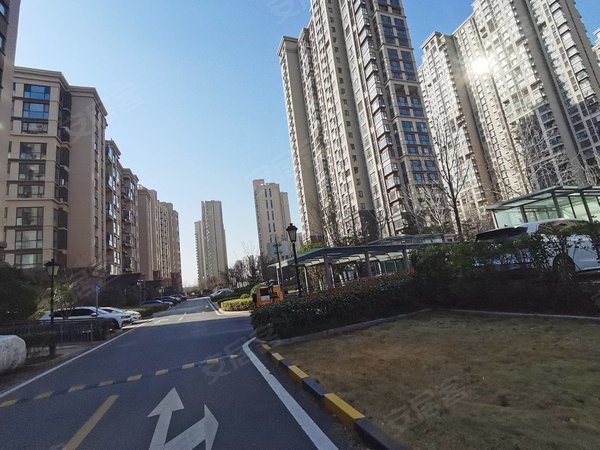 青岛黄岛隐珠红星天铂红星天铂二期,精装套三,配置齐全,已封阳台,有