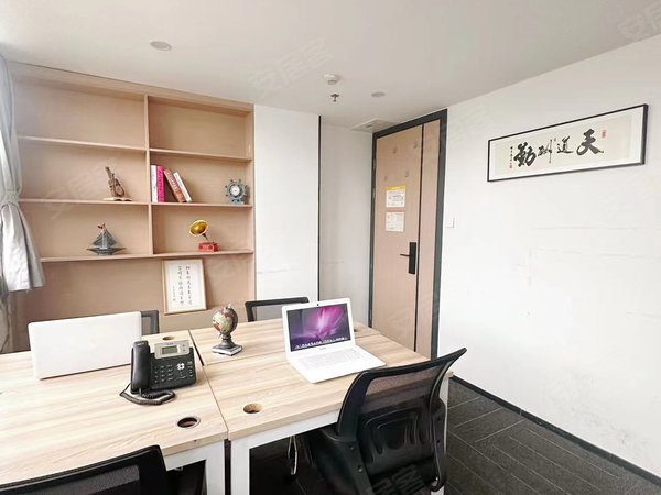 区横岗地铁口合租单间出租,月租580起,免管理费,网费出租房源真实图片