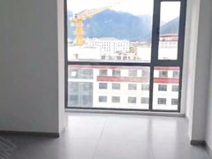 林芝巴宜民俗步行街出租嘉隆花园两室拎包入住高层2500月出租房源真实图片