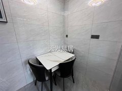 泰兴泰兴市区复兴路国庆新村新装修 两居室家电齐全 1300一个月看房随时出租房源真实图片