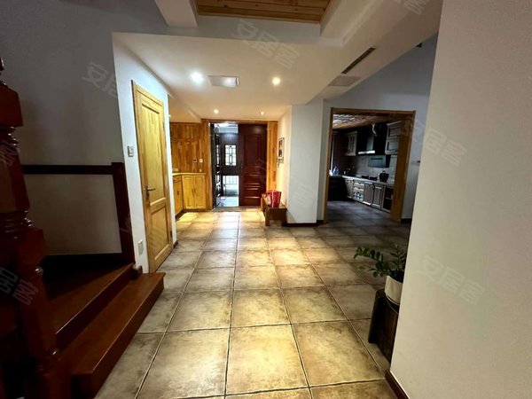 包头稀土高新区黄河大街三江尊园(别墅)租别墅找小郭 三江尊园别墅 精装修 带大院 看房方便提前联系出租房源真实图片