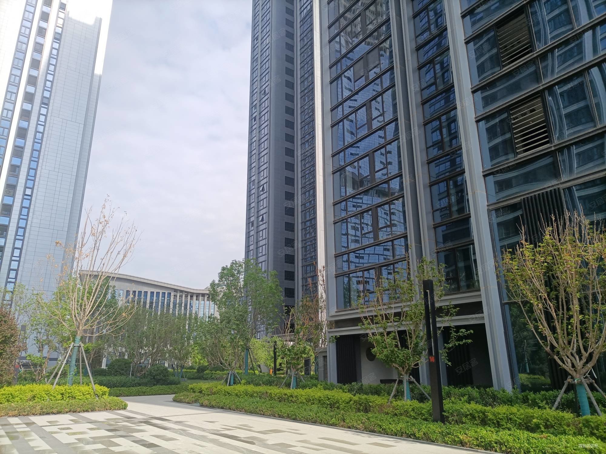 3米开宽敞舒适通透,保利天宸湾二手房,298万,4室2厅,3卫,228平米-兰州