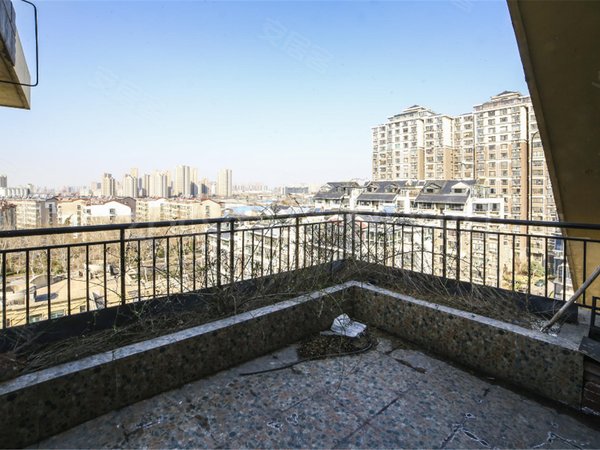 济南历城祝甸上海花园南北60平露台 电梯复式 上海花园尊奢享受 景观