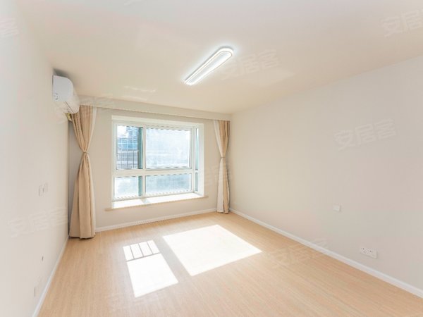 上海浦东陆家嘴滨江茗园近黄浦江,超大全景落地窗,客厅挑高7米中空