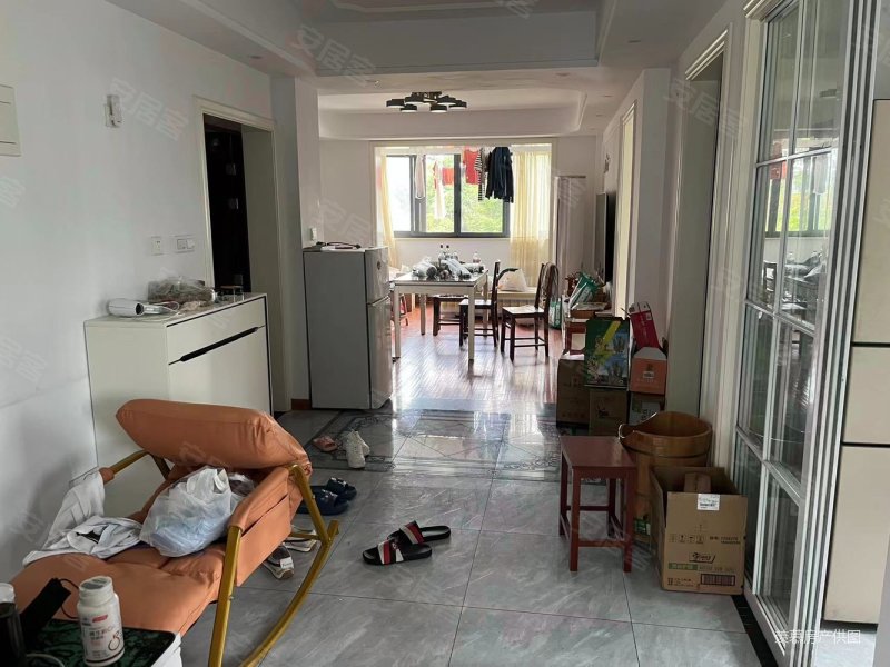 商品房红墅湾89平精装带露台,看房方便