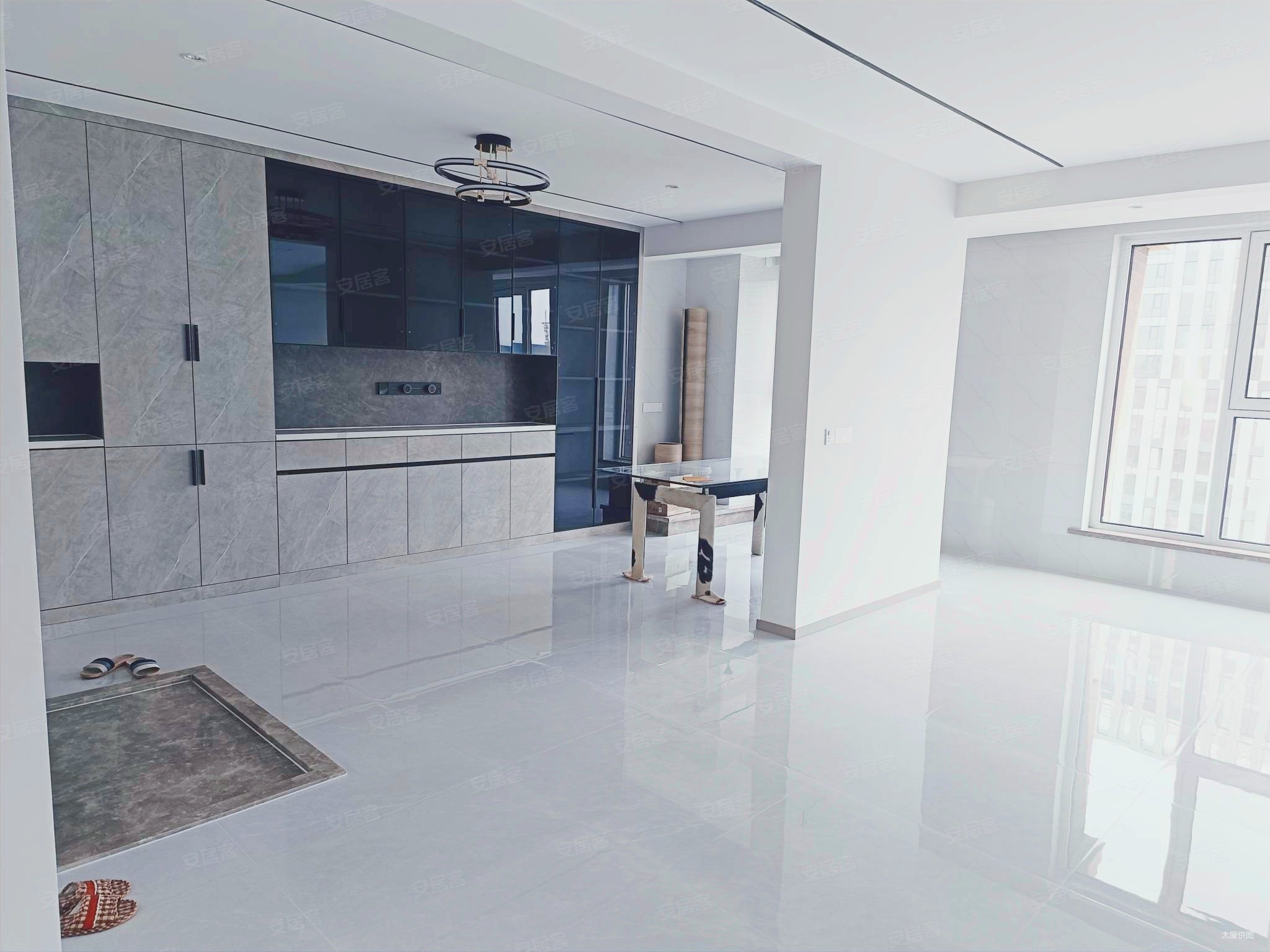 世茂璀璨天城155.54平222万3室2厅2卫