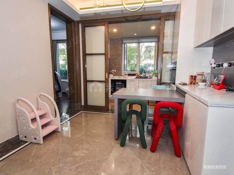 保利101澄品西区难得洋房带院子带地下室厅可以打乒乓