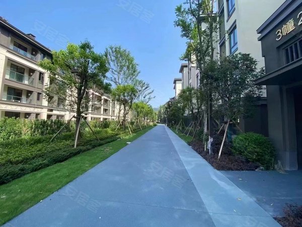 重庆渝北空港长安锦尚城渝北轻轨商圈公园边边的两房出租 精装修 拎包