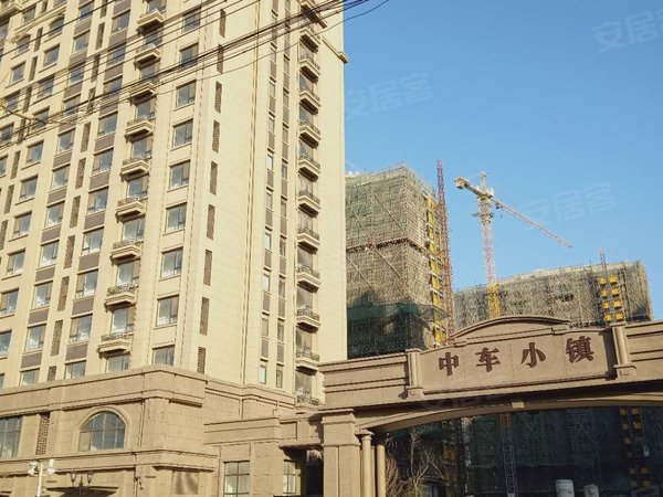 青岛城阳棘洪滩中车小镇中车小镇~豪装套四好房出租~配置齐全~拎包