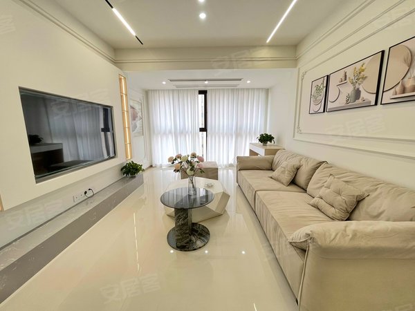 乐山市中新广场瑞松中心城简单干净的租房！长期出租优先！瑞松中心城标准的大两房！出租房源真实图片