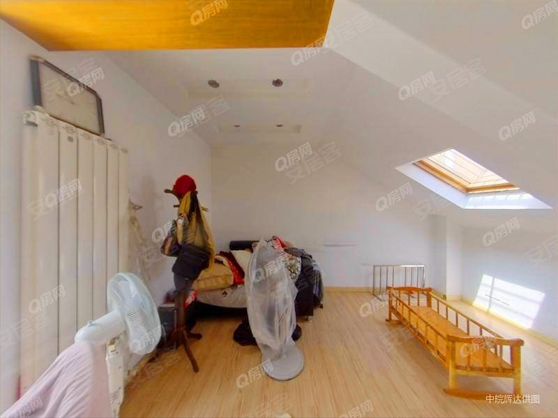 地铁口两房,顶楼复式带露台,空间利用率高,御琴湾二手房,135万,2室2厅