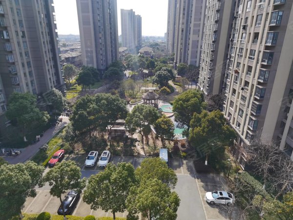 上海金山石化御景龙庭(商住楼)御景龙庭东门玲珑公馆对面麦德龙,小区