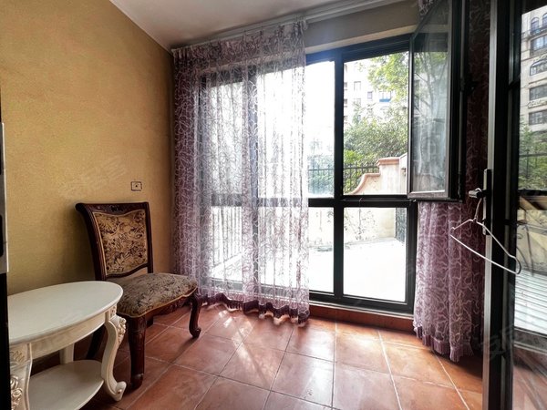 青岛黄岛薛家岛海尔山海湾一楼带院 可养宠物 精装套三 随时看房 随时