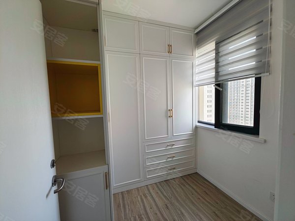 青岛即墨创智新区华航山海湖陪读好地 看湖景可配齐衣帽间 有车位