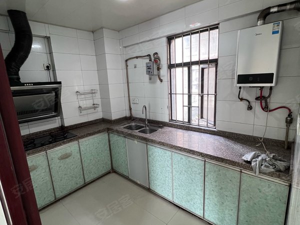 深圳宝安福永福馨花园福馨花园 4室2厅2卫出租房源真实图片