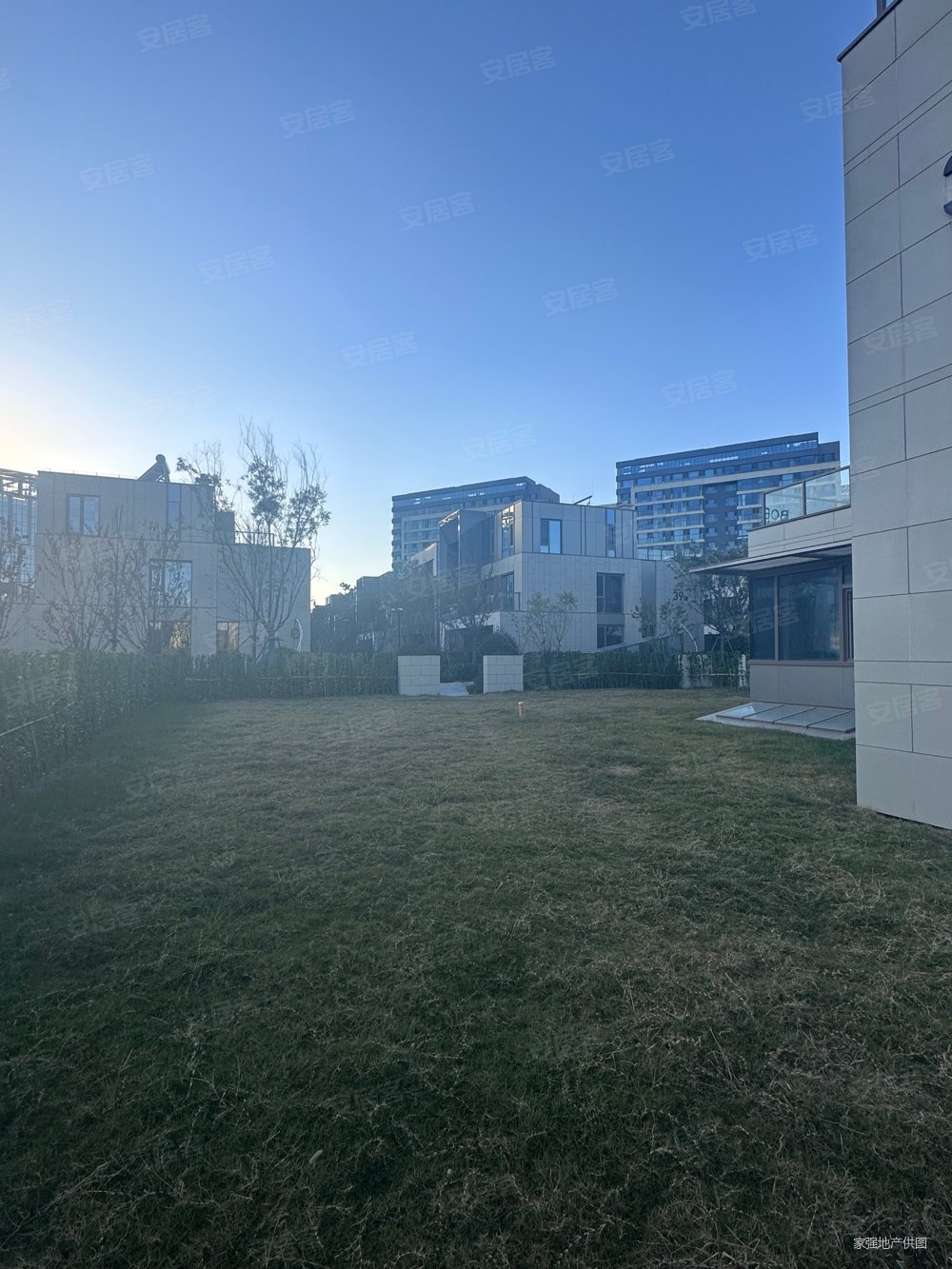 鑫苑灵山湾龙玺(一期别墅)4室2厅4卫266㎡南北570万