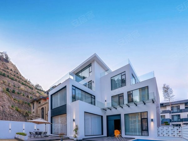 金华东阳横店秦宫壹号横店镇中心景区门口独栋别墅拎包入住现代风出租房源真实图片