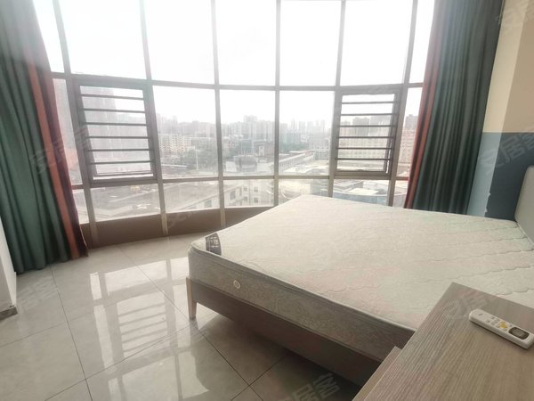 深圳龙华清湖玉翠新村一区4号线清湖地铁口,龙华汽车站附近精装大单间