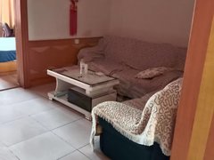 荣成市荣成市区荣成城区黎明中区2楼,装修不错,低价出租。年租。别议价。家电齐全。出租房源真实图片