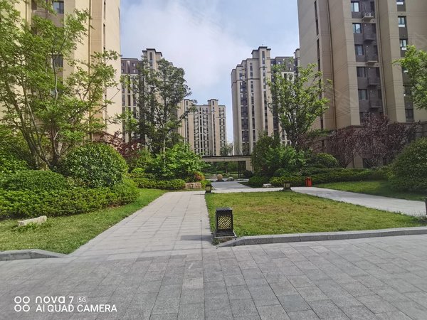 青岛黄岛隐珠中建锦绣城五期和园地铁口,和园,套三双卫,自住标准,1600