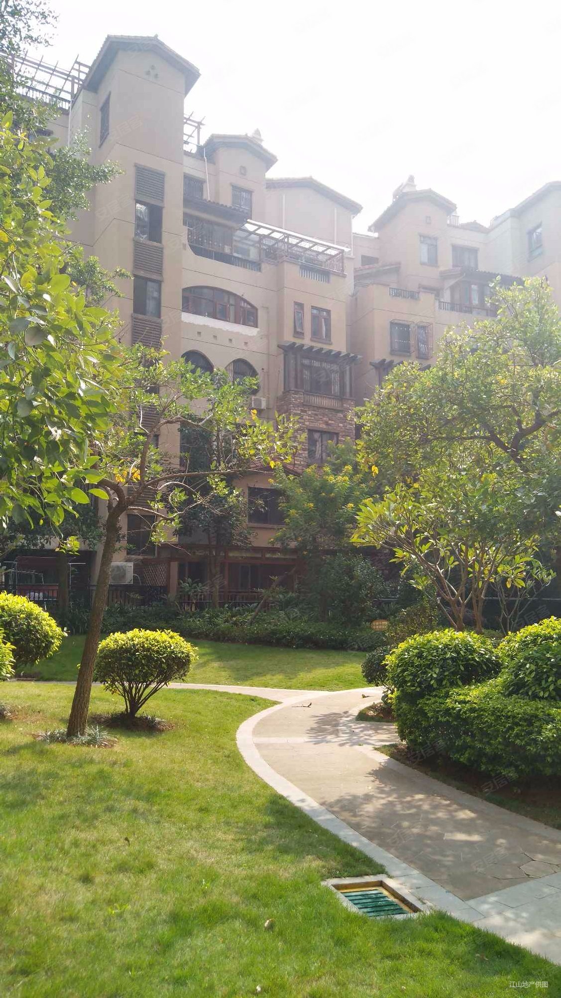 山语城洋房售390万 共三层 送150万豪装 带花园有车位