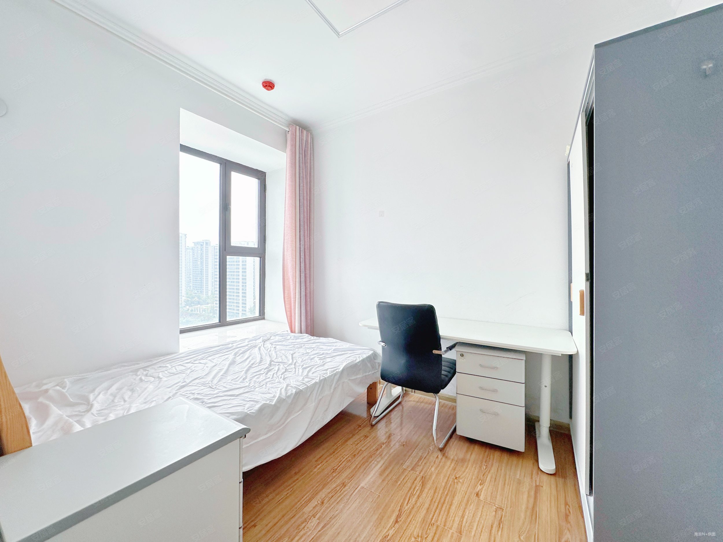 东方万汇尊邸1室1厅1卫75㎡南65万