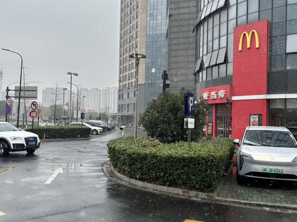 嘉兴南湖城南街道泰富世界城泰富一室一厅大套 朝南 民用电,小区好