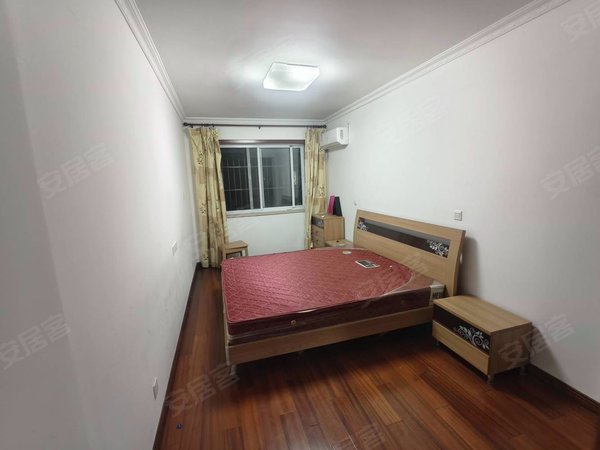 港岛花园二楼3房2厅2卫130平米出租靠近古镇