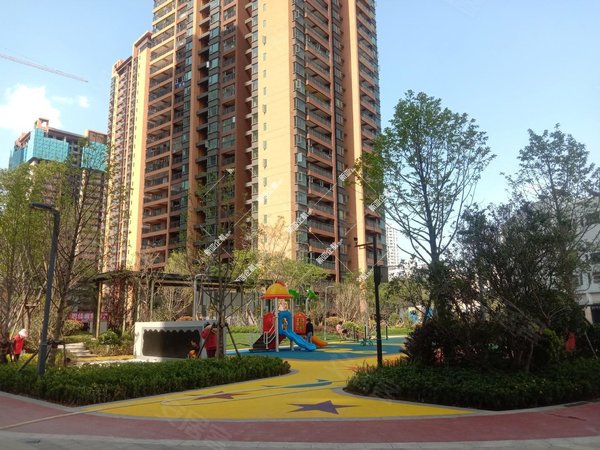 云大医院43医院海伦堡中央广场带全套家具家电标准两房南向房