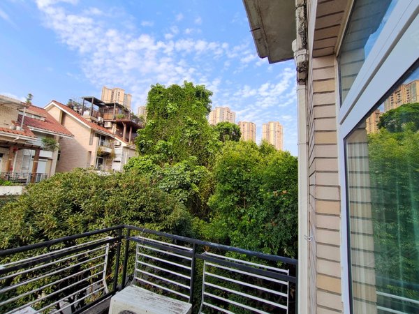 重庆渝北翠云建工未来城翠云轻轨口 可短租两个月 无中介费 押一付一