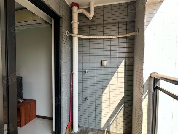 清远清城清城城区时代香海彼岸(清城区)1300元 精装干净3房 万达旁 香海彼岸南区 密码看房出租房源真实图片