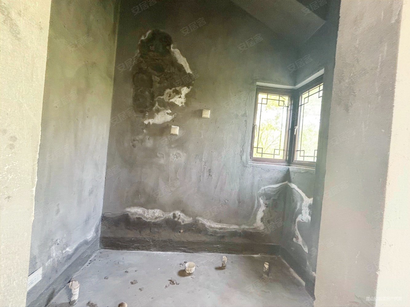 南湖秋月4室2厅4卫258㎡南320万