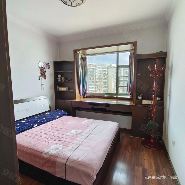 明厨明卫)银海雅苑!精装4房2厅2卫