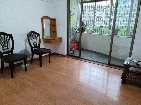 深圳宝安新安黄金台小区上川地铁口300米步梯中楼层三房出租房源真实