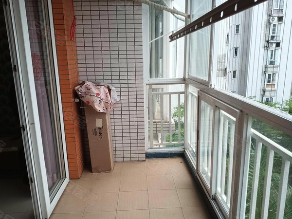 深圳布吉长龙泽润华庭泽润华庭 2室2厅1卫 80平 精装修 电梯房 人车