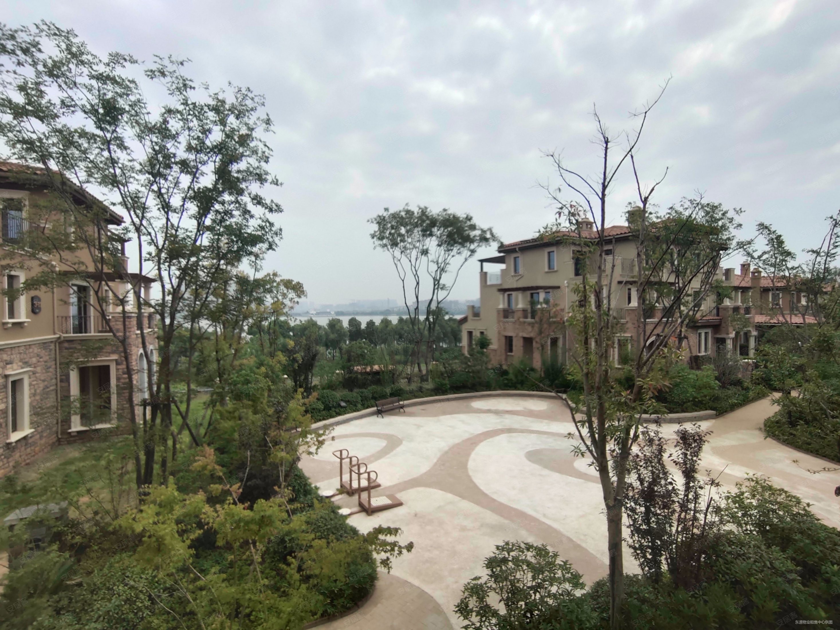 武汉房产网>武汉二手房>江夏二手房>藏龙岛二手房>纳帕溪谷>