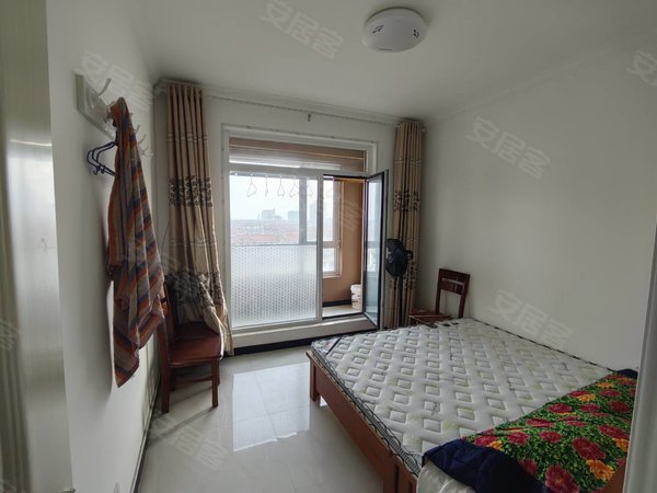 威海荣成石岛凤凰湖d区(凤凰小区500-719号)电梯两室出租家具家电齐全