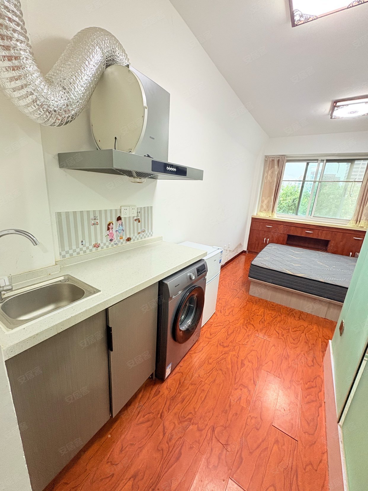 保税区东门，鑶齤齤米到嘉陵江路西地铁站可以押一付一，价格可谈