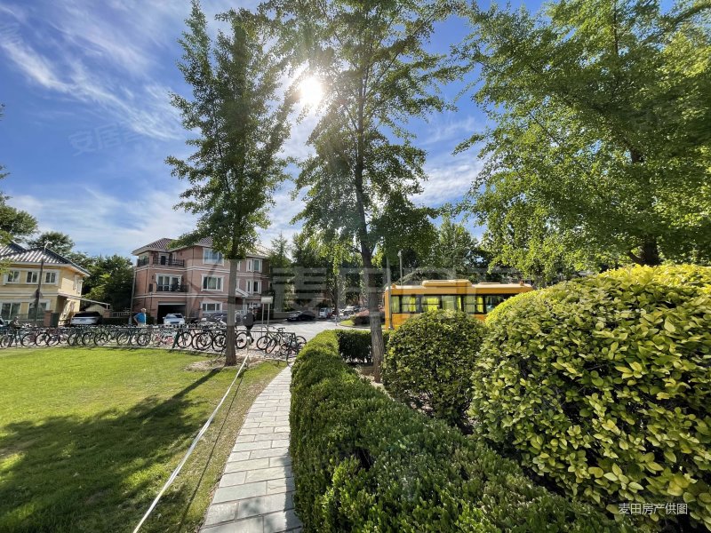 香江花园 双面采光挑空客厅 6套房4厅2厨8卫 双车库