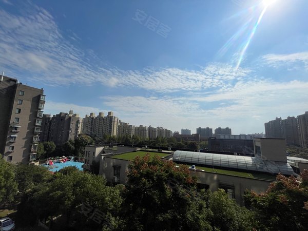 上海宝山刘行馨佳园六街坊7号线刘行站500米,电梯房好楼层,买菜购物在