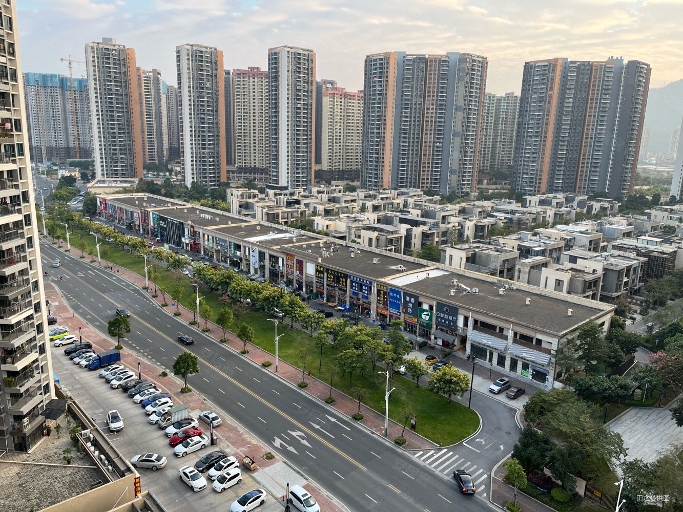 万象郡泊岸东南向3房售118万,雅居乐万象郡3期二手房,118万,3室2厅,2