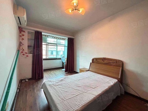 苏州工业园东环宏葑四村宏葑四村 欧尚 荷花荡地铁  精装修两房朝南