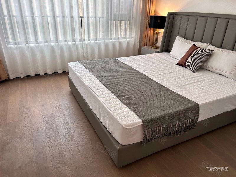 锦城龙苑4室2厅2卫100㎡南北70万