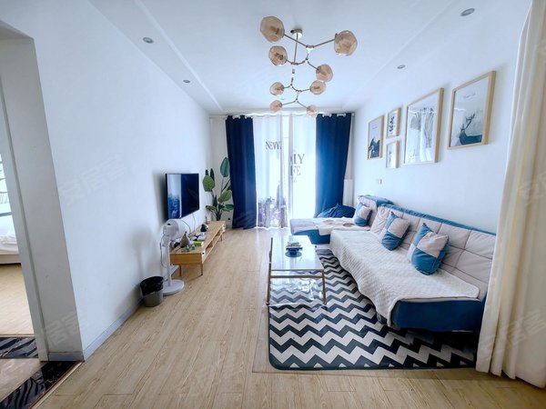 凉山西昌东部新城鑫海国际万达旁唐园对面鑫海国际，精装套二，可押一付三，急租带家具家电出租房源真实图片