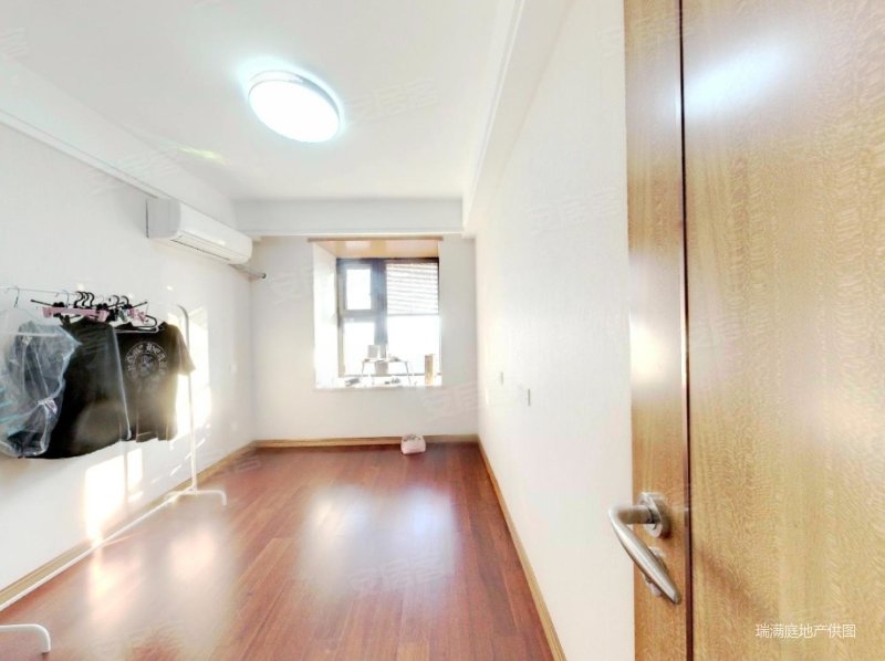 银城东岳府 产权清晰 购物方便 电梯房 小三居 正南朝向