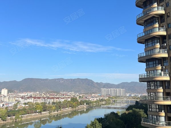 金华东阳横店南江壹号南江一号简约原木风  有车位 一口年租价6000元