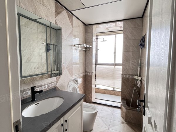 金华东阳横店南江壹号南江壹号高层，江景房3室，木地板中央空调出租房源真实图片