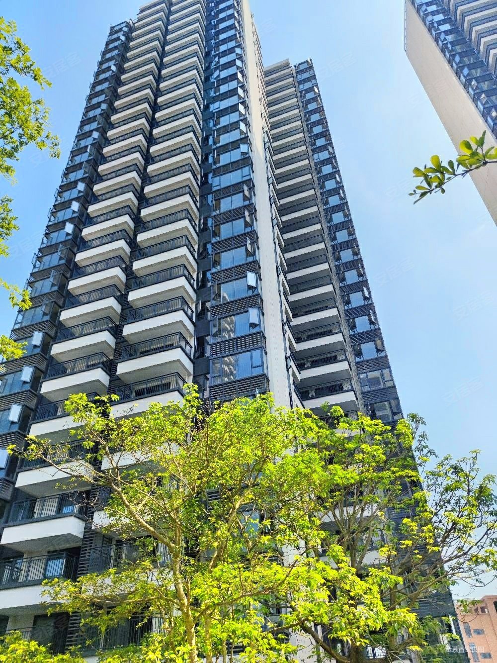 锦云湖光3室2厅2卫86.04㎡东南75万